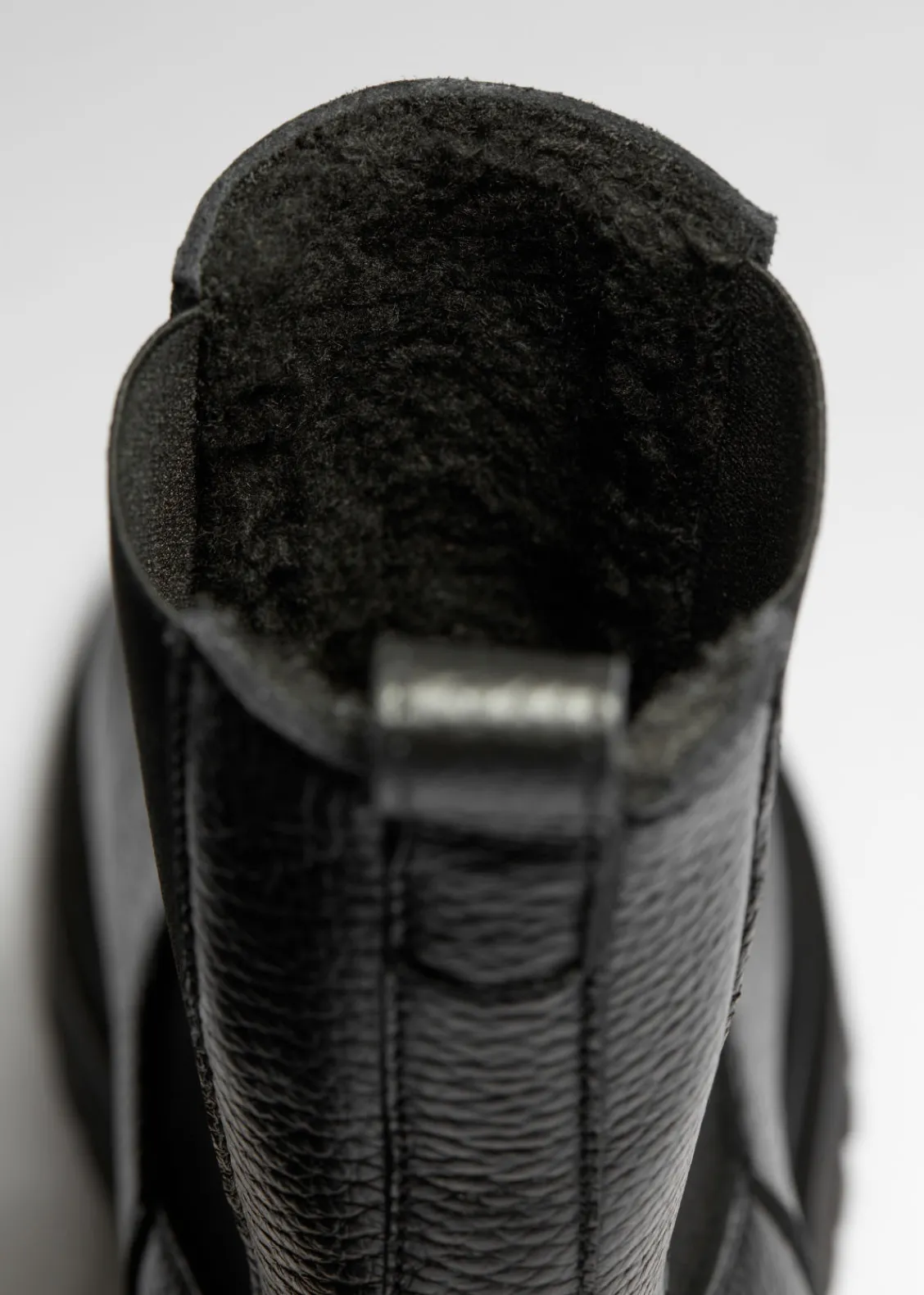 Best & Other Stories Bottes Chelsea En Cuir épais Doublé Noir