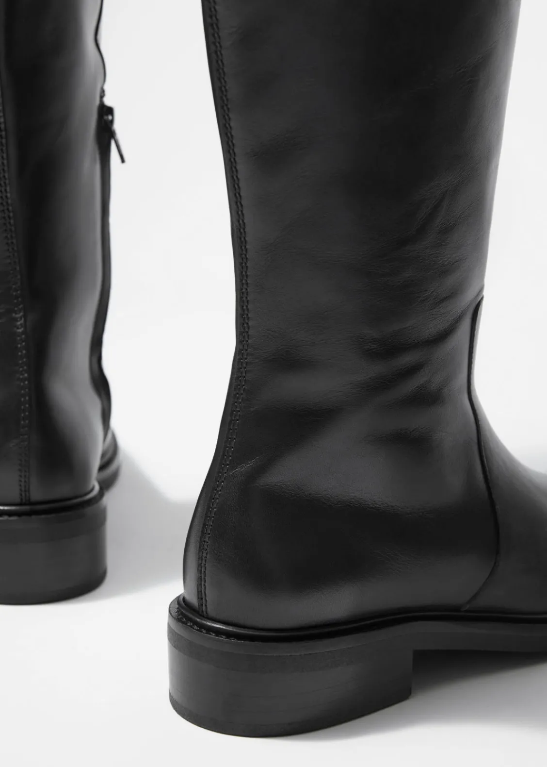 New & Other Stories Bottes De Style équitation En Cuir Noir