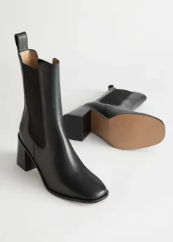 Best & Other Stories Bottines Chelsea à Talons En Cuir Noir