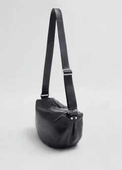 Online & Other Stories Grand Sac à Bandoulière En Cuir Noir
