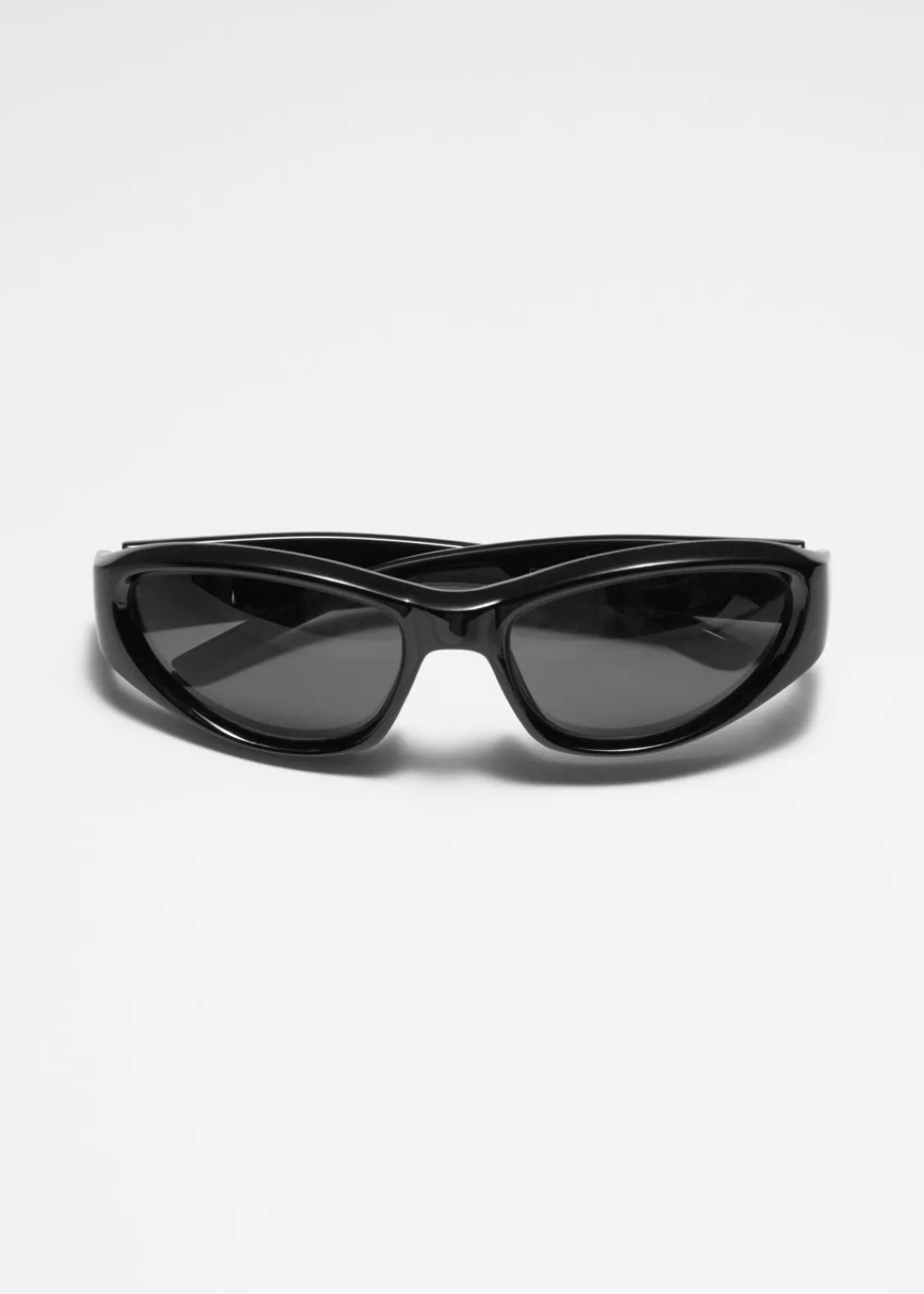 Cheap & Other Stories Lunettes De Soleil à Monture Incurvée Noir