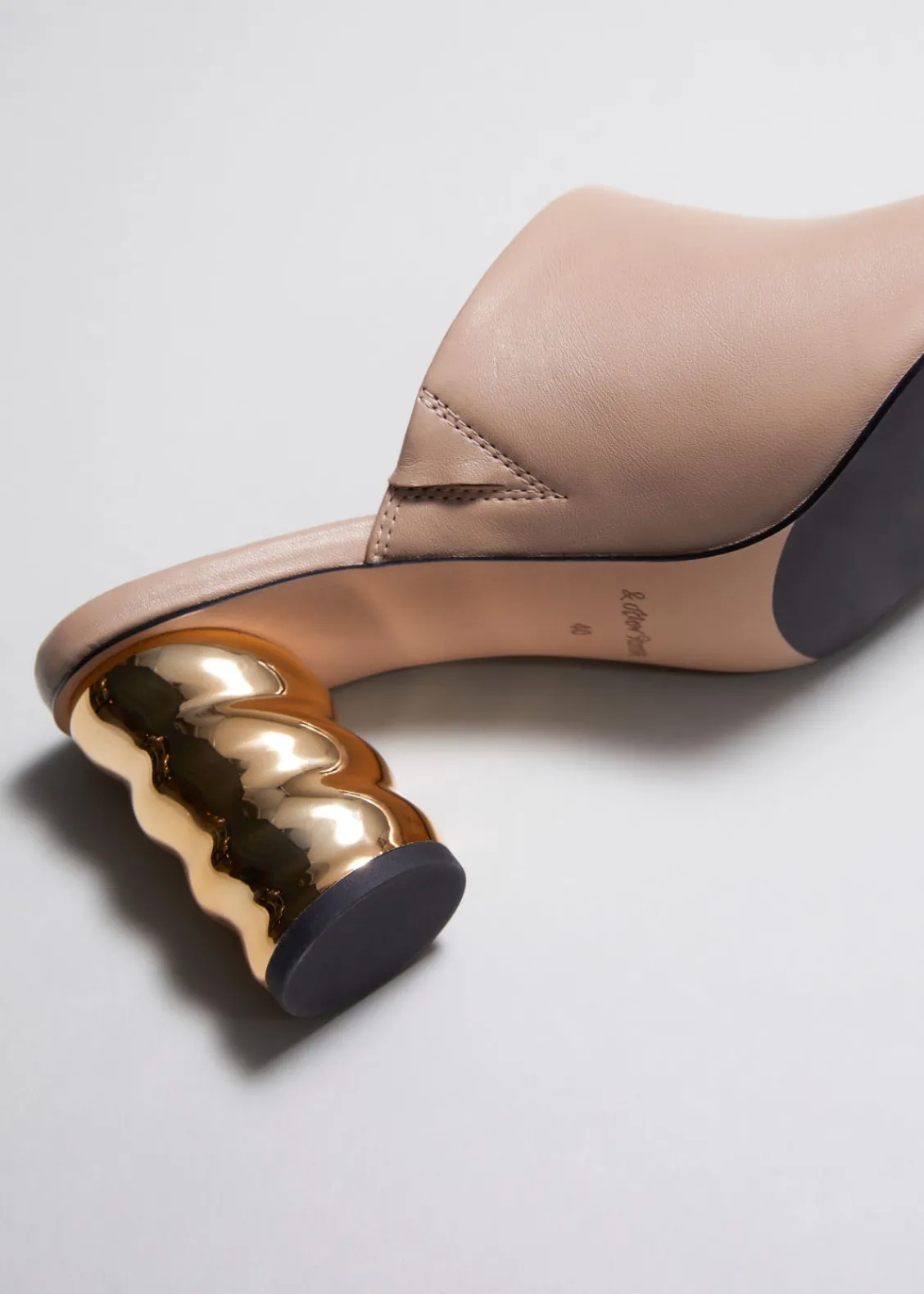 New & Other Stories Mules En Cuir à Talons Sculpturaux Beige