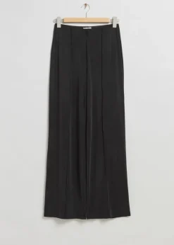 Store & Other Stories Pantalon à Plis En Cupro Noir