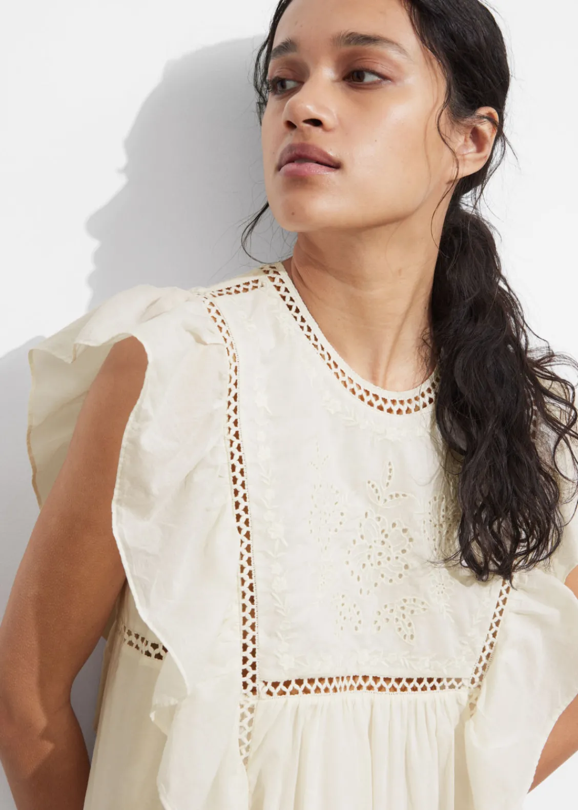 Store & Other Stories Robe Courte Brodée à Volants