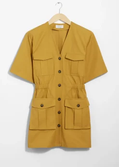 Clearance & Other Stories Robe Courte Utilitaire à Manches Courtes Moutarde