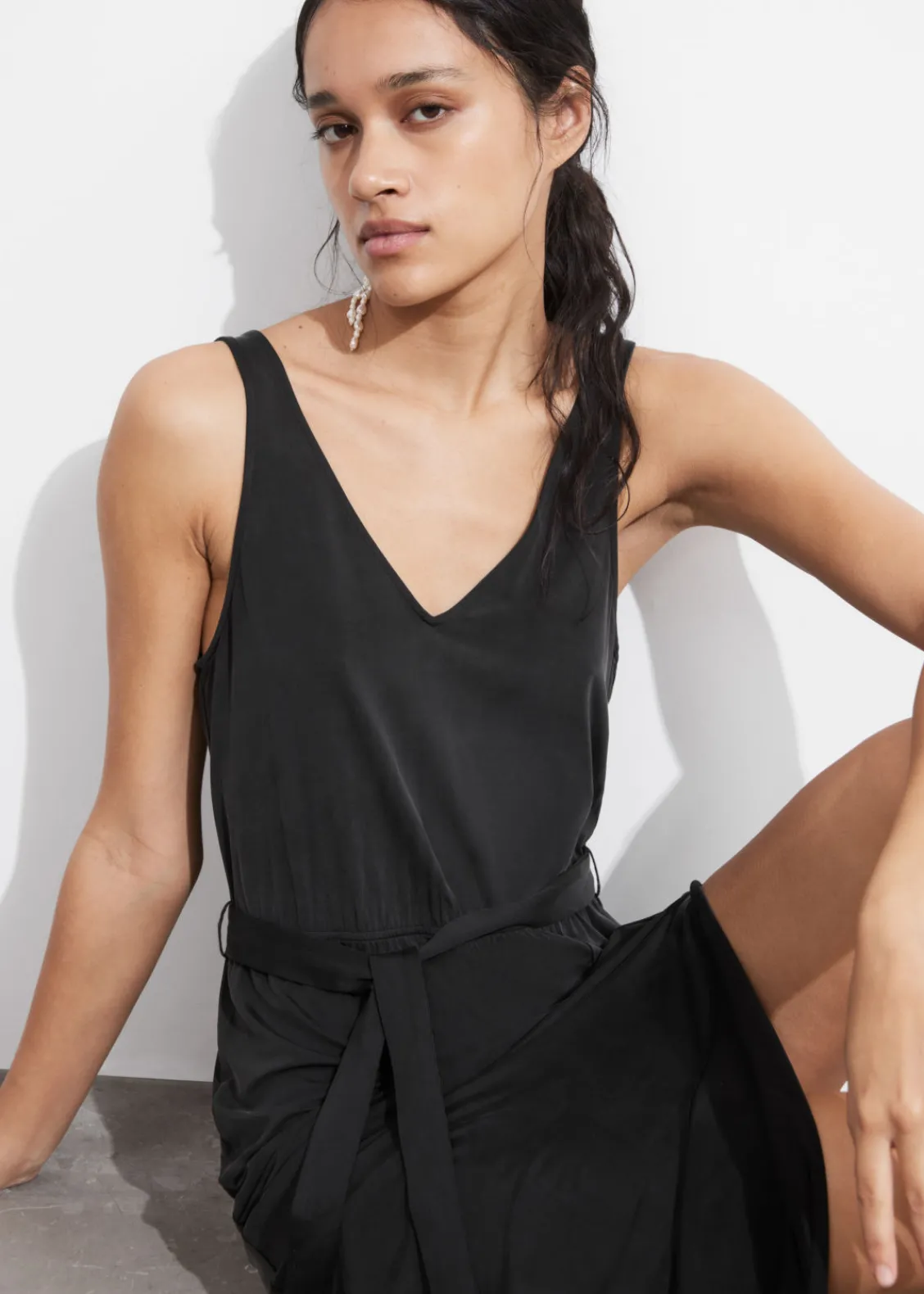 Fashion & Other Stories Robe Midi à Col En V En Cupro Noir