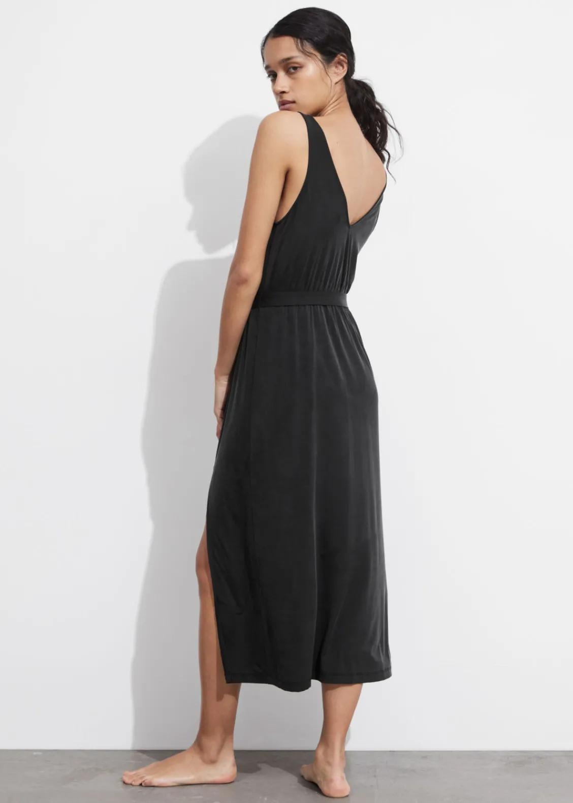 Fashion & Other Stories Robe Midi à Col En V En Cupro Noir
