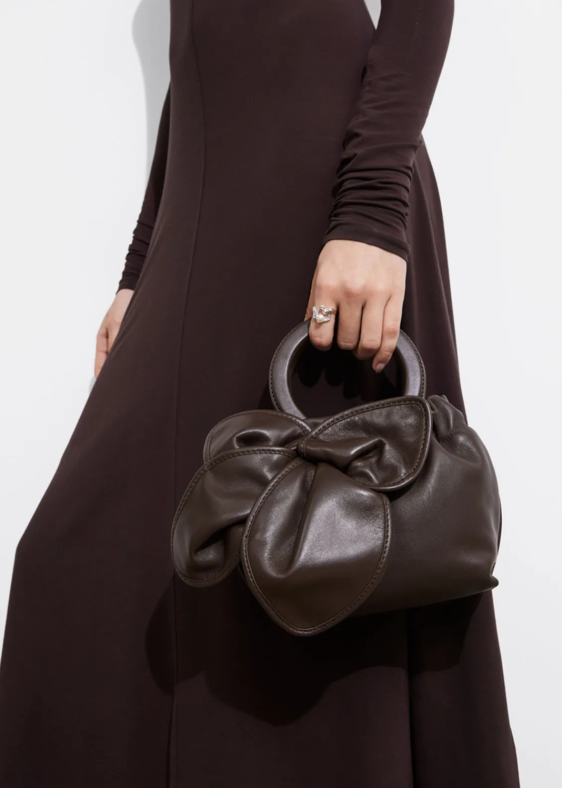 Sale & Other Stories Sac En Cuir à Fleur Acajou