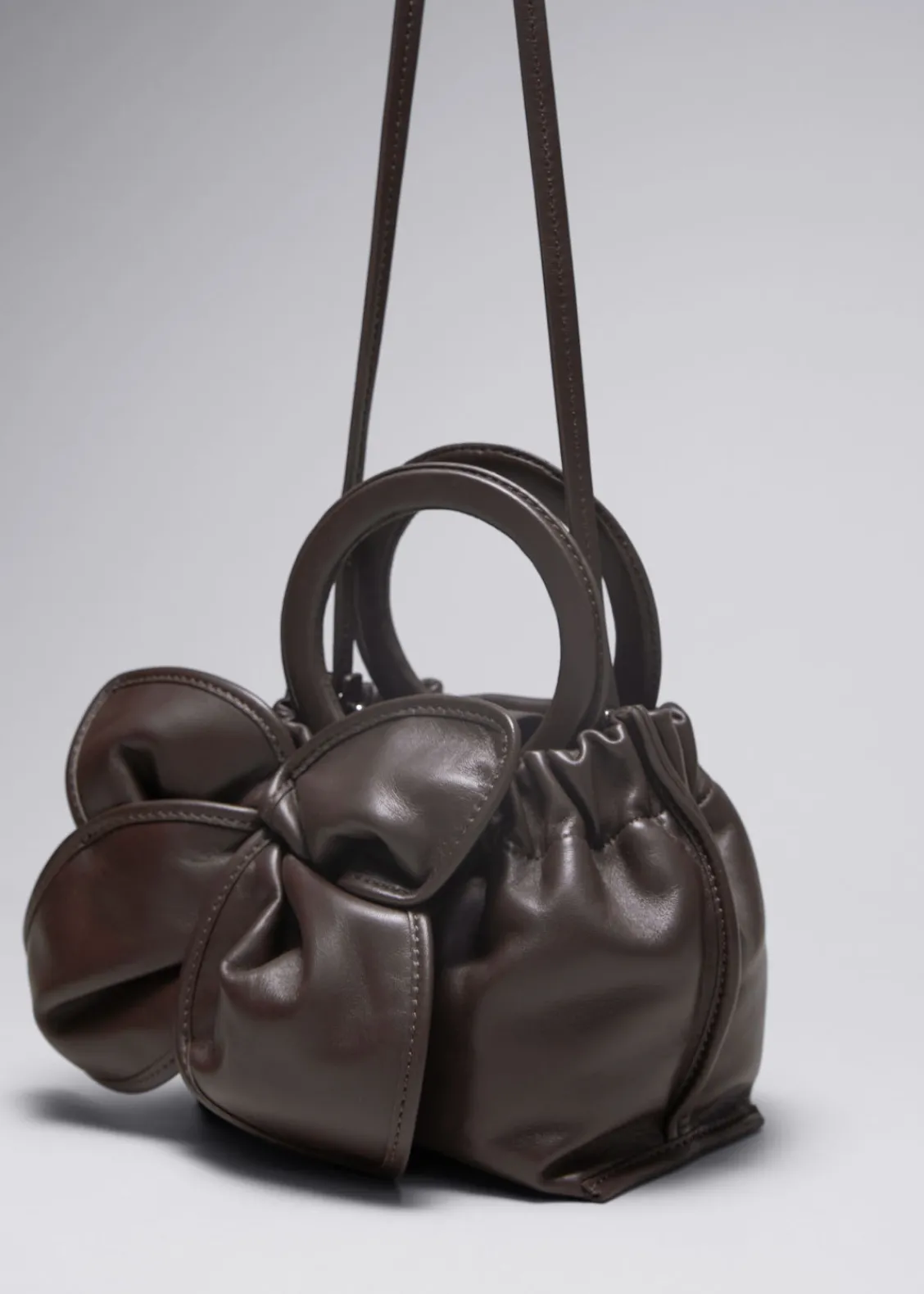 Sale & Other Stories Sac En Cuir à Fleur Acajou