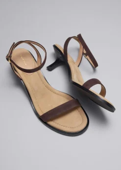 New & Other Stories Sandales En Cuir à Petits Talons