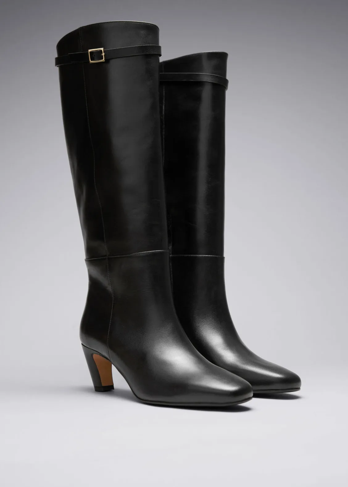 Fashion & Other Stories Bottes Hauteur Genou En Cuir Avec Boucle Noir