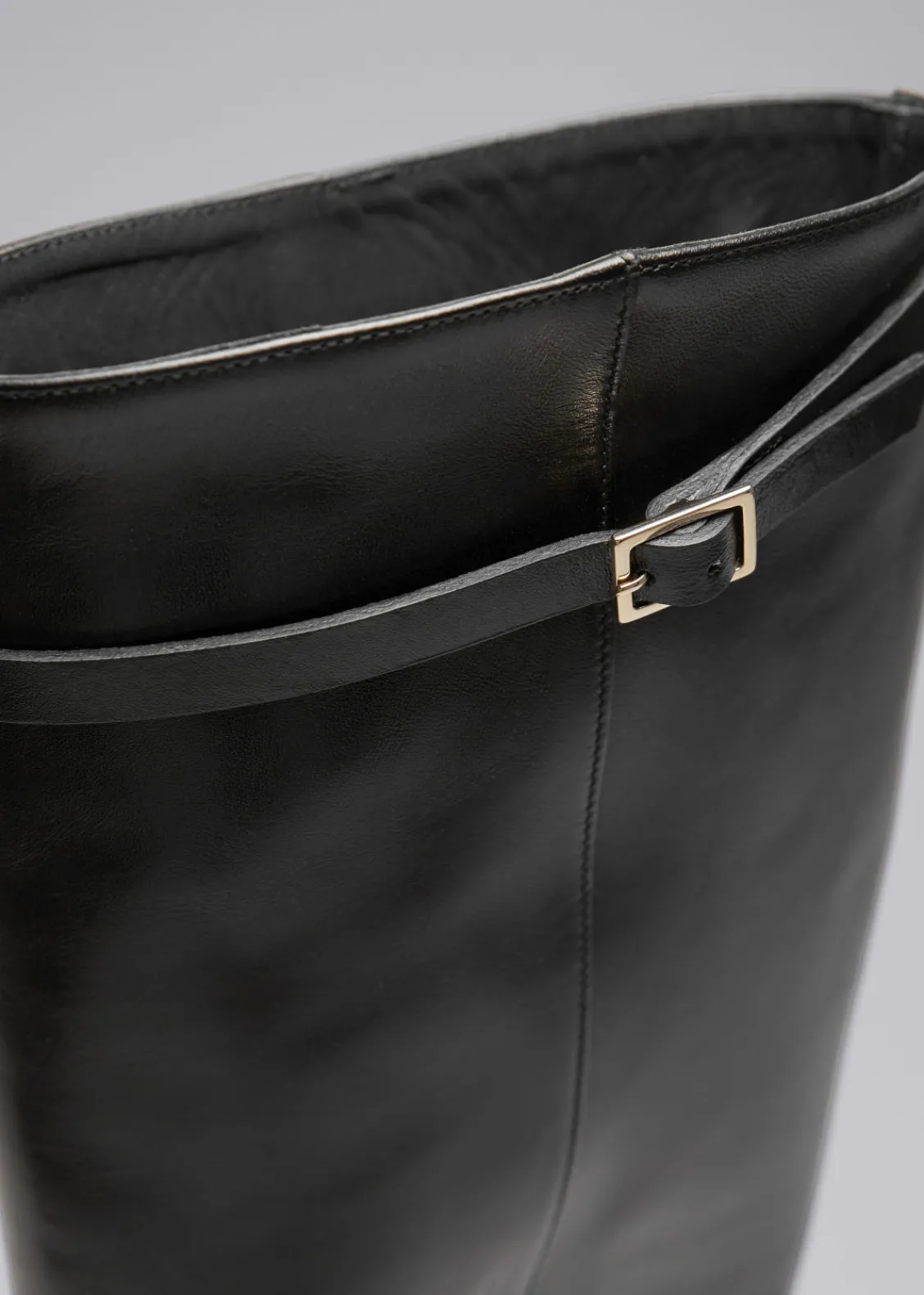 Fashion & Other Stories Bottes Hauteur Genou En Cuir Avec Boucle Noir