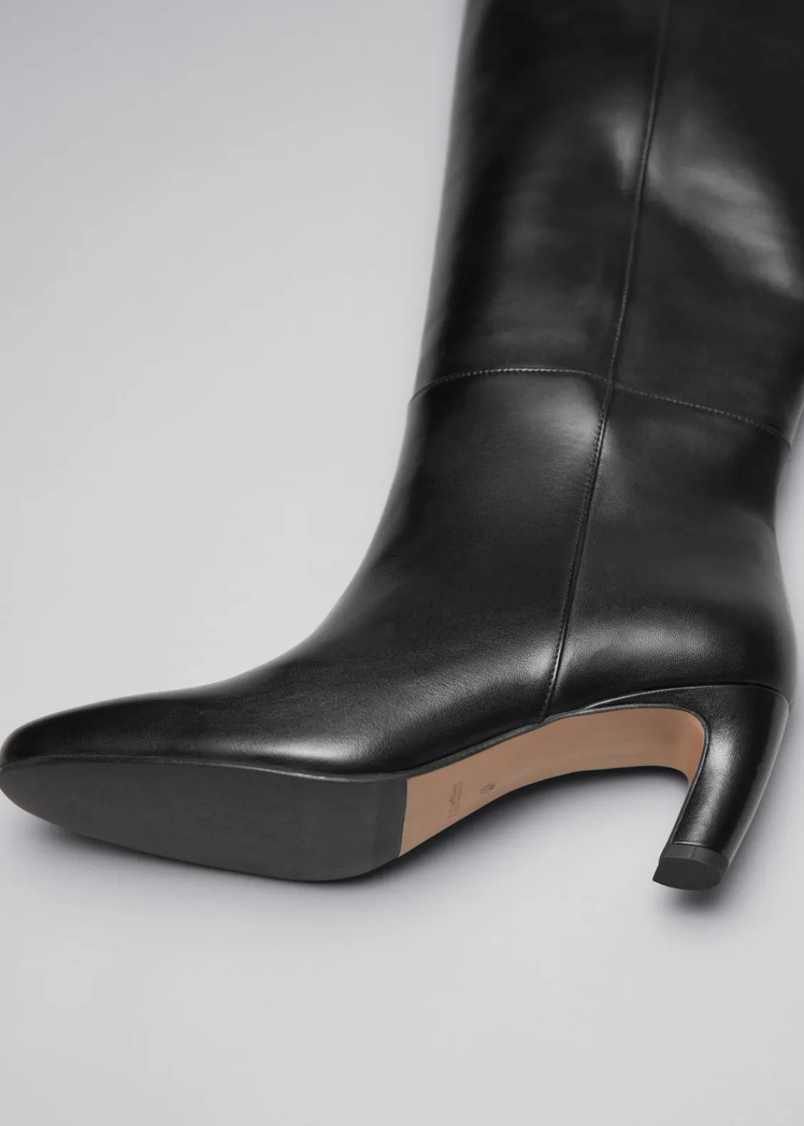 Fashion & Other Stories Bottes Hauteur Genou En Cuir Avec Boucle Noir