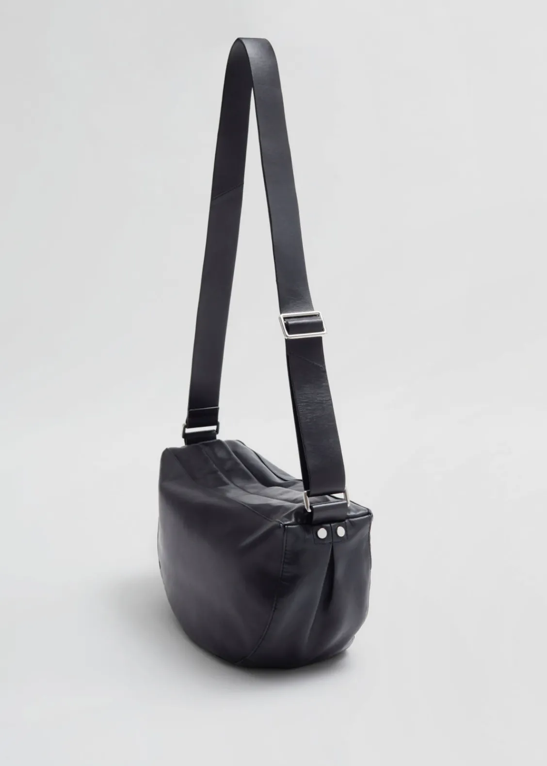 Online & Other Stories Grand Sac à Bandoulière En Cuir Noir