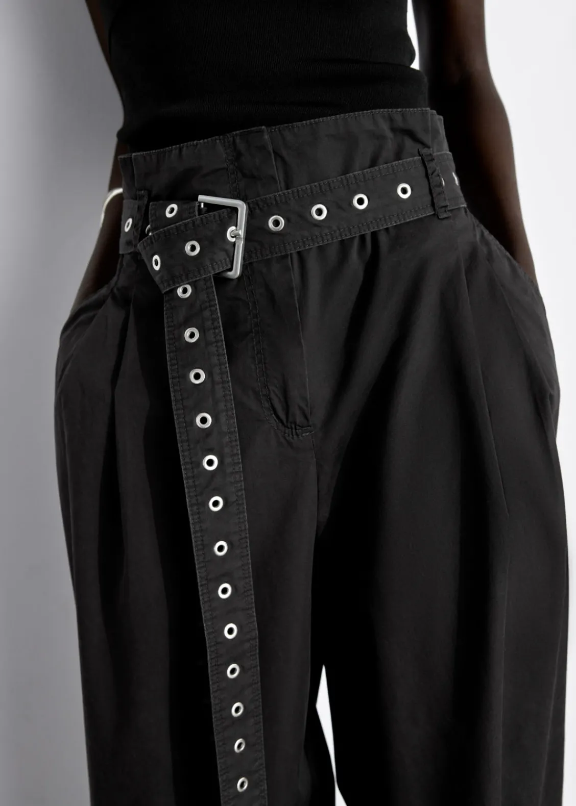 Outlet & Other Stories Pantalon Taille Haute Froncée à Ceinture à œillets