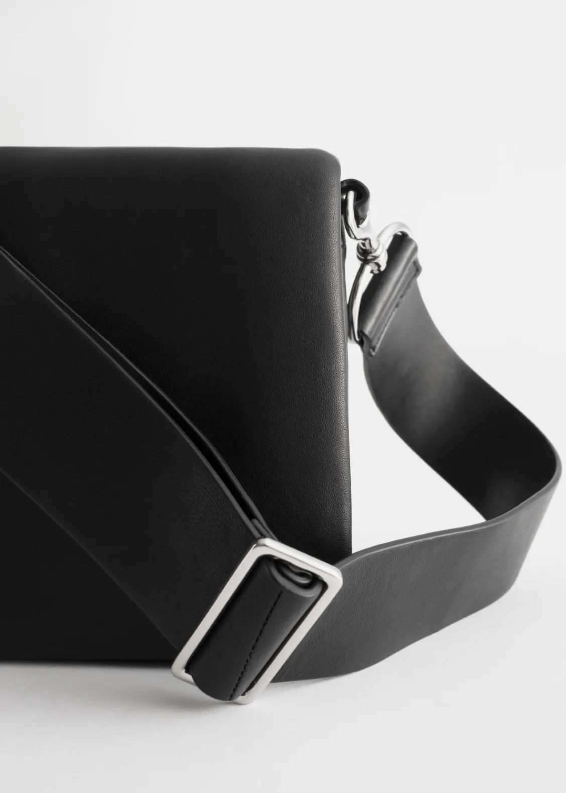 Discount & Other Stories Sac à Bandoulière En Cuir Sans Chrome Noir